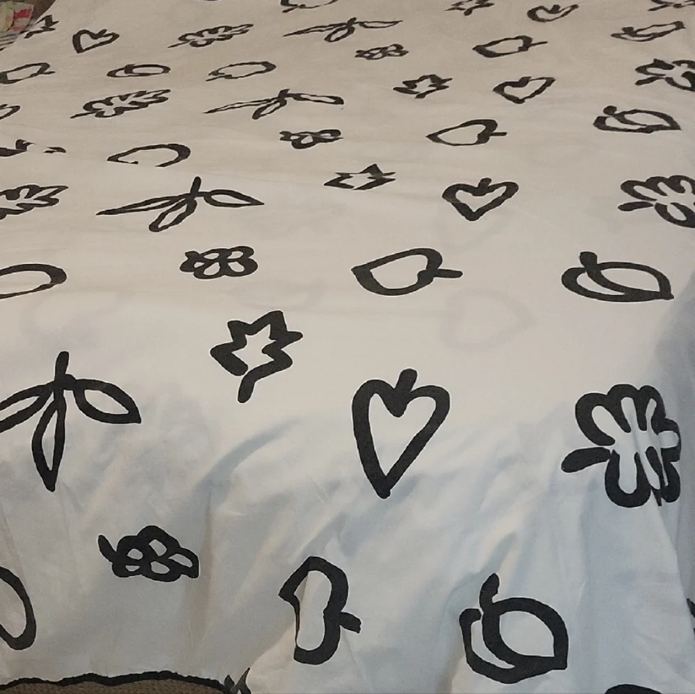 *Read Description* Stylish Black and White Duvet Cover Only.